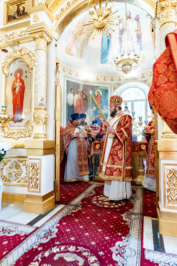 Божественная литургия во Всехсвятском храме города Серпухова